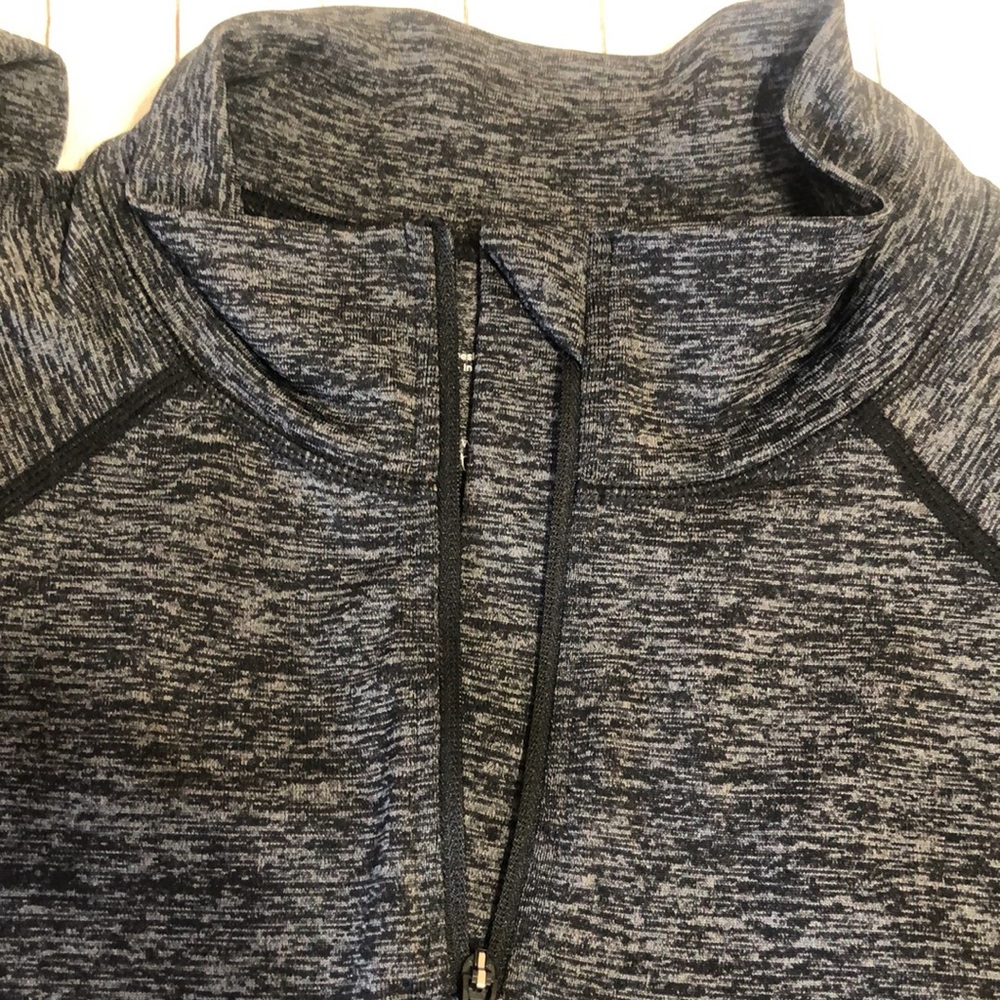 Fabletics Athletic pull over - Picture 3 of 7